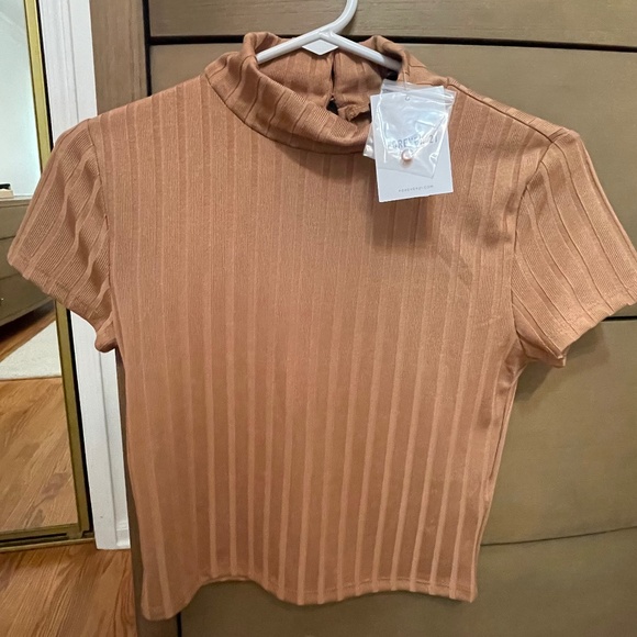 Forever 21 Short Sleeve Turtle Neck - Picture 1 of 6
